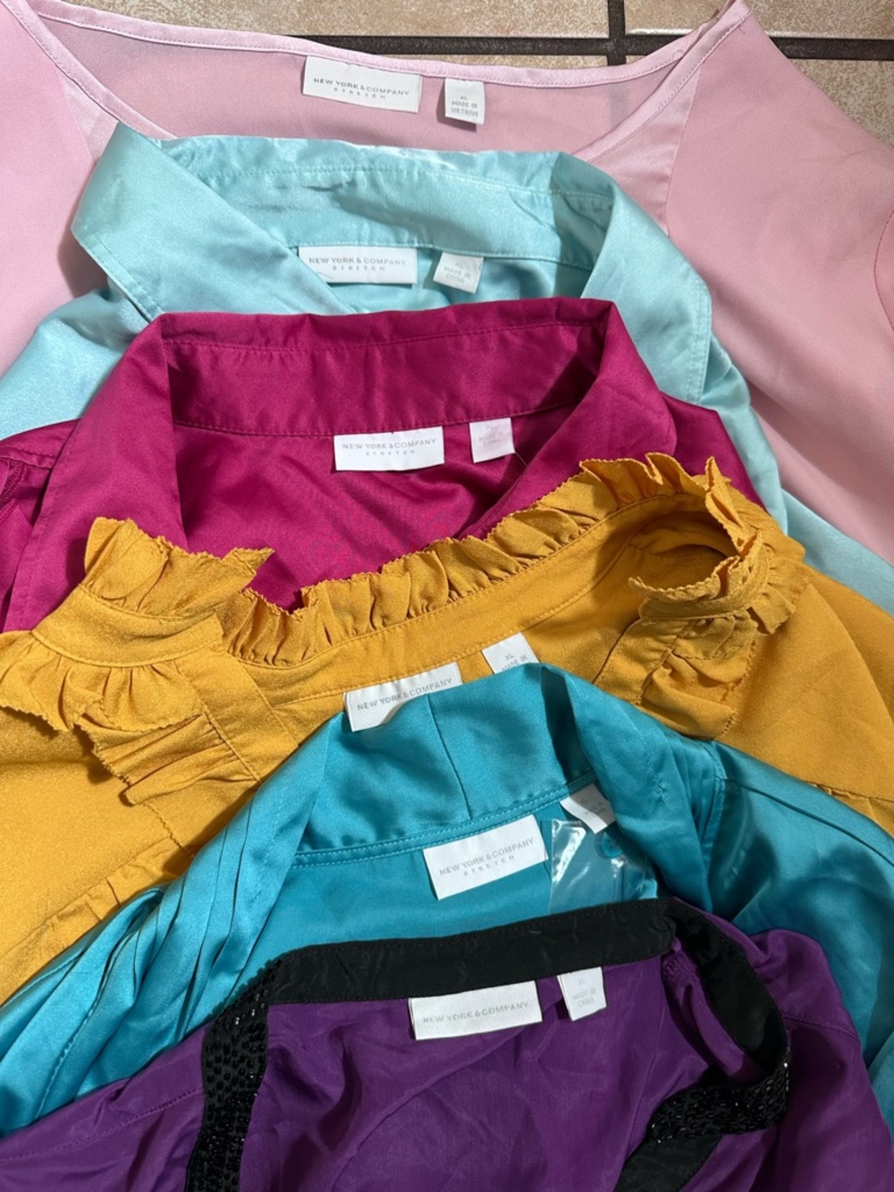 Bundle of 6 Mixed Women's Blouses - Picture 2 of 14